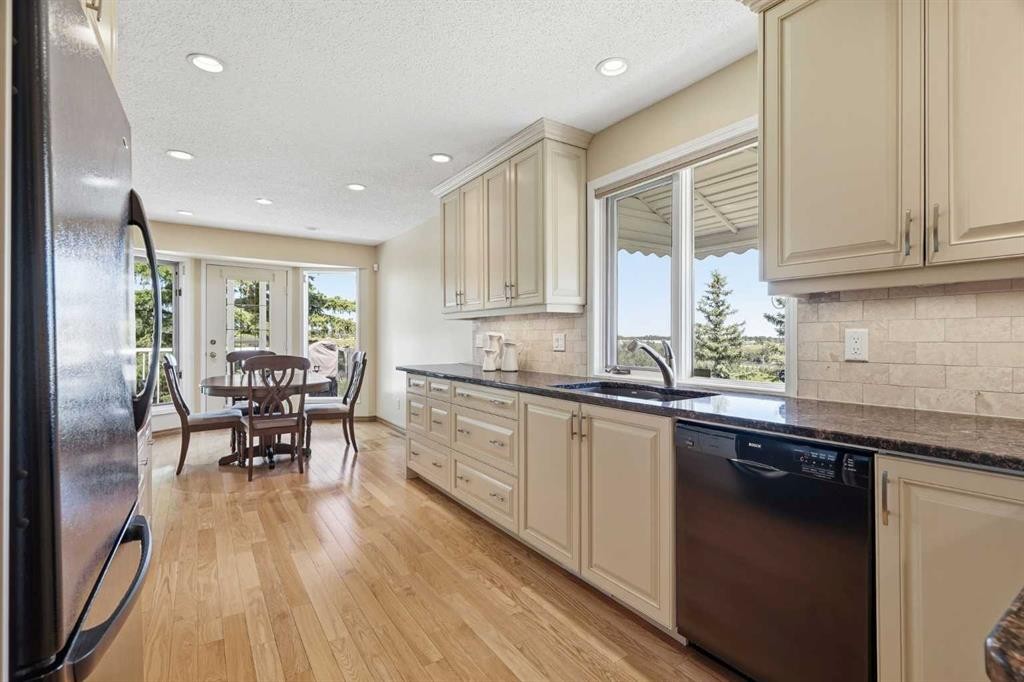 135 Shawnee Rise Sw, Calgary, AB - Indoor Photo Showing Kitchen With Double Sink