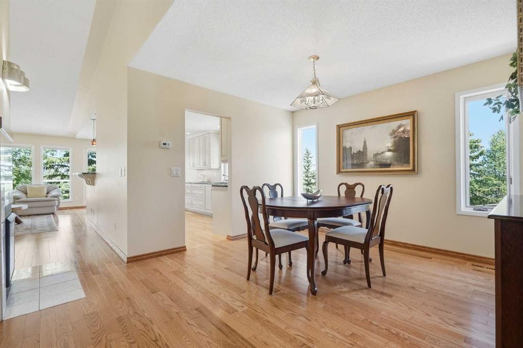 135 Shawnee Rise Sw, Calgary, AB - Indoor Photo Showing Dining Room
