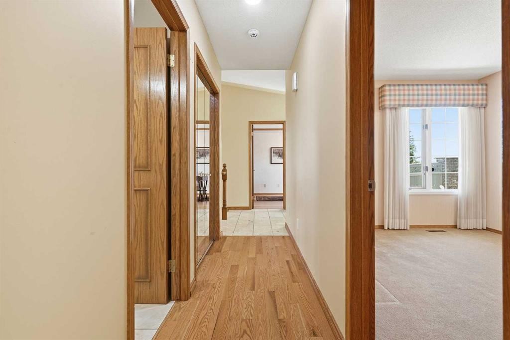 135 Shawnee Rise Sw, Calgary, AB - Indoor Photo Showing Other Room