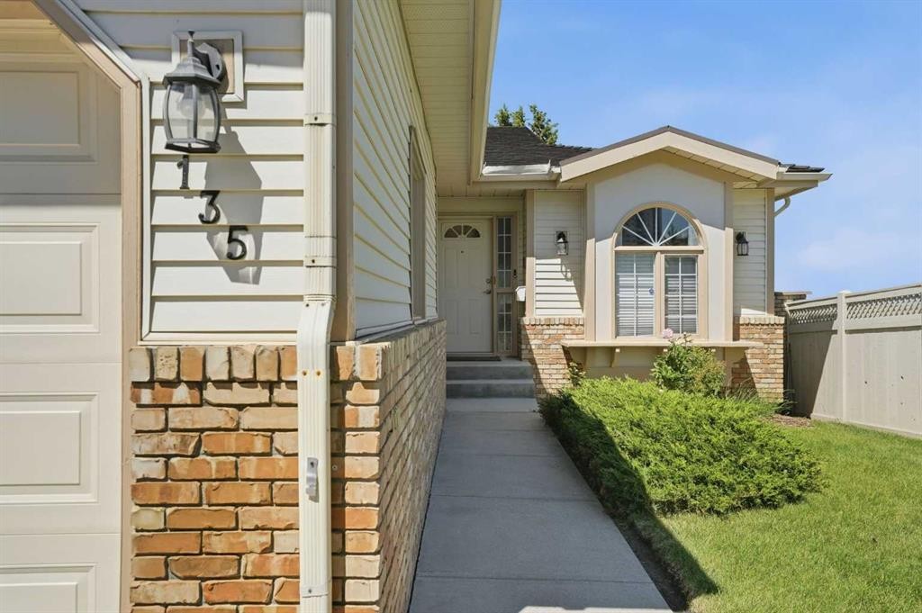 135 Shawnee Rise Sw, Calgary, AB - Outdoor