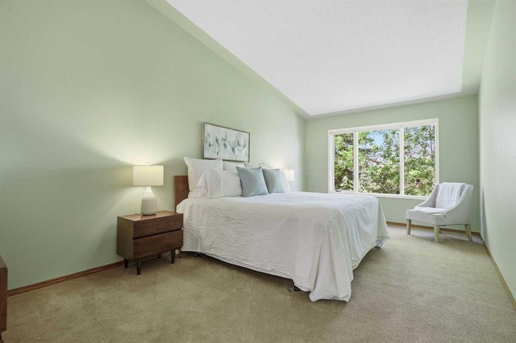 135 Shawnee Rise Sw, Calgary, AB - Indoor Photo Showing Bedroom