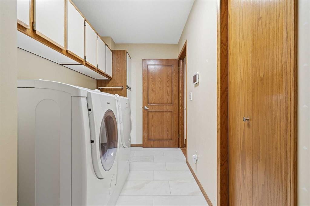 135 Shawnee Rise Sw, Calgary, AB - Indoor Photo Showing Laundry Room