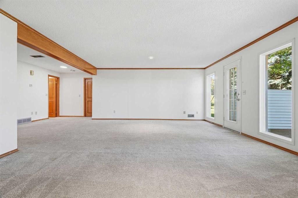 135 Shawnee Rise Sw, Calgary, AB - Indoor Photo Showing Other Room