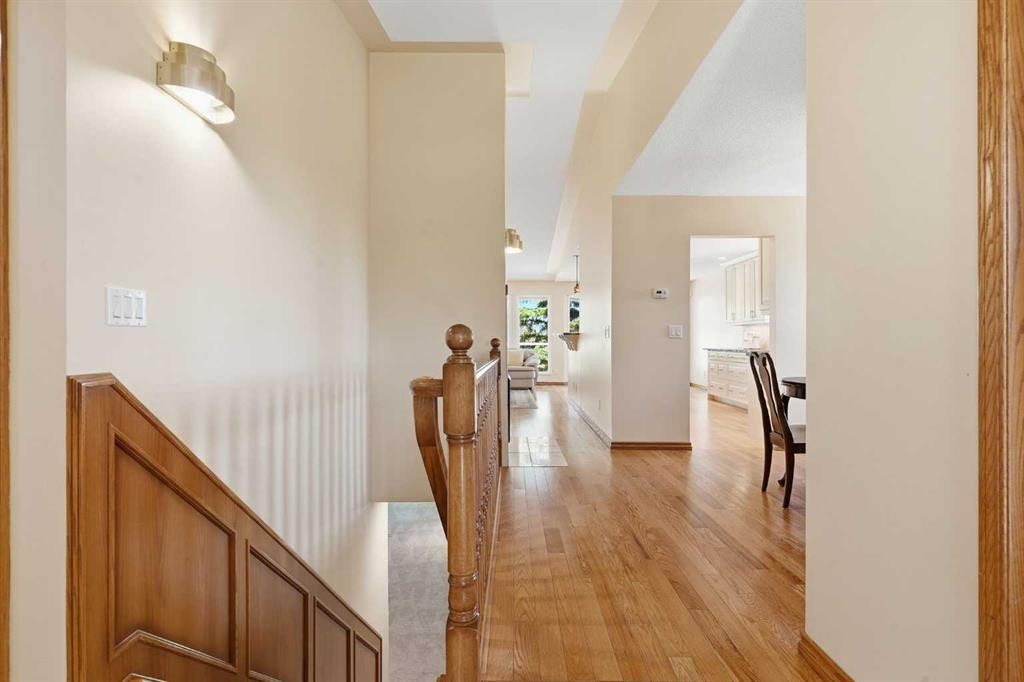 135 Shawnee Rise Sw, Calgary, AB - Indoor Photo Showing Other Room