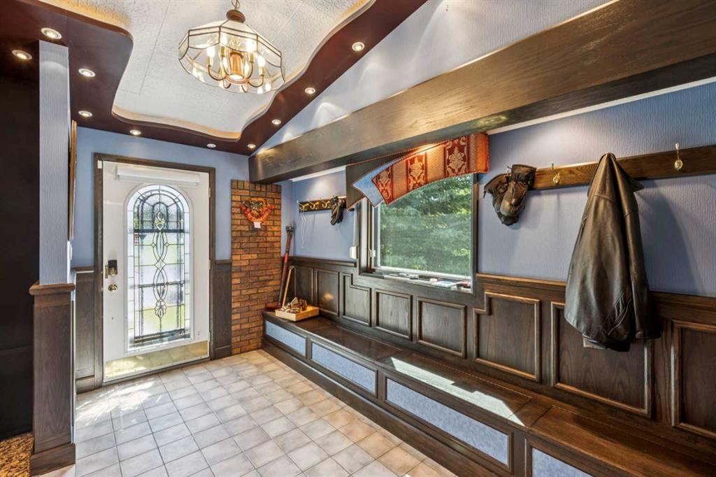 4819 Rundlewood Drive Ne, Calgary, AB - Indoor Photo Showing Other Room