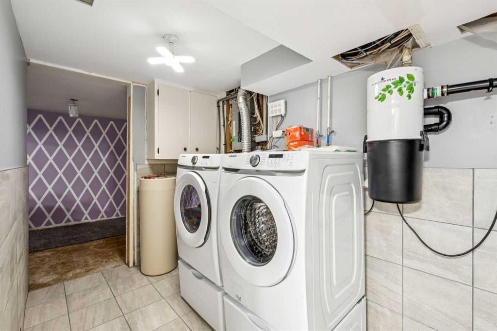 4819 Rundlewood Drive Ne, Calgary, AB - Indoor Photo Showing Laundry Room