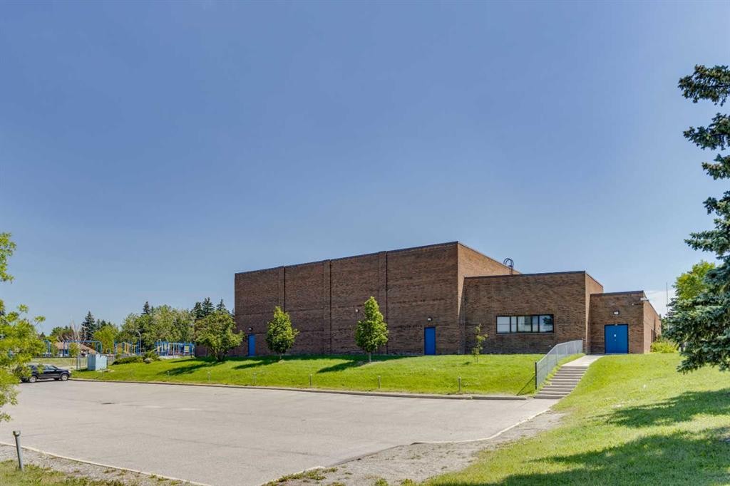 4819 Rundlewood Drive Ne, Calgary, AB - Outdoor