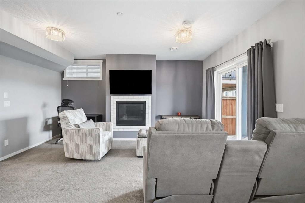 206 Lucas Crescent Nw, Calgary, AB - Indoor Photo Showing Living Room With Fireplace
