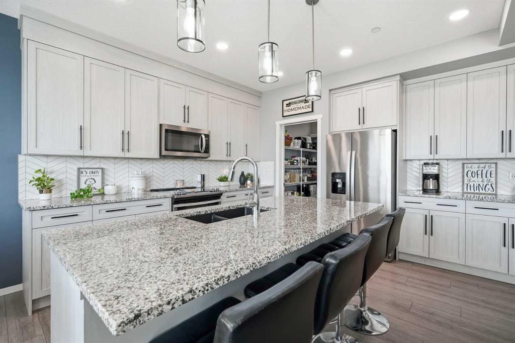206 Lucas Crescent Nw, Calgary, AB - Indoor Photo Showing Kitchen With Double Sink With Upgraded Kitchen