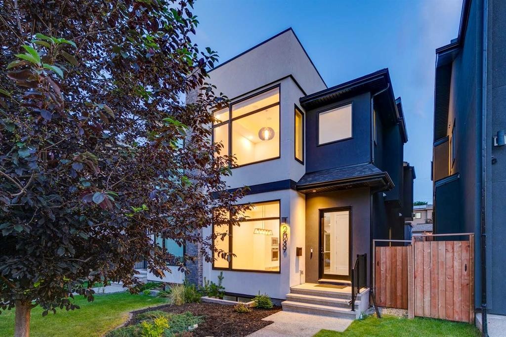 2039 44 Avenue Sw, Calgary, AB - Outdoor