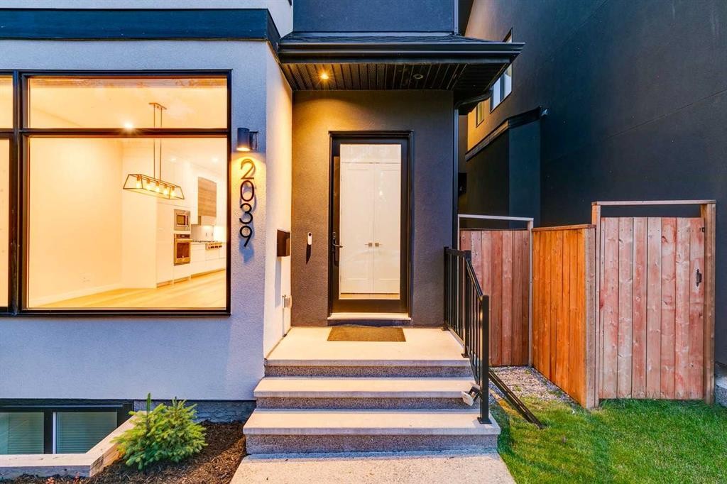 2039 44 Avenue Sw, Calgary, AB - Outdoor With Exterior