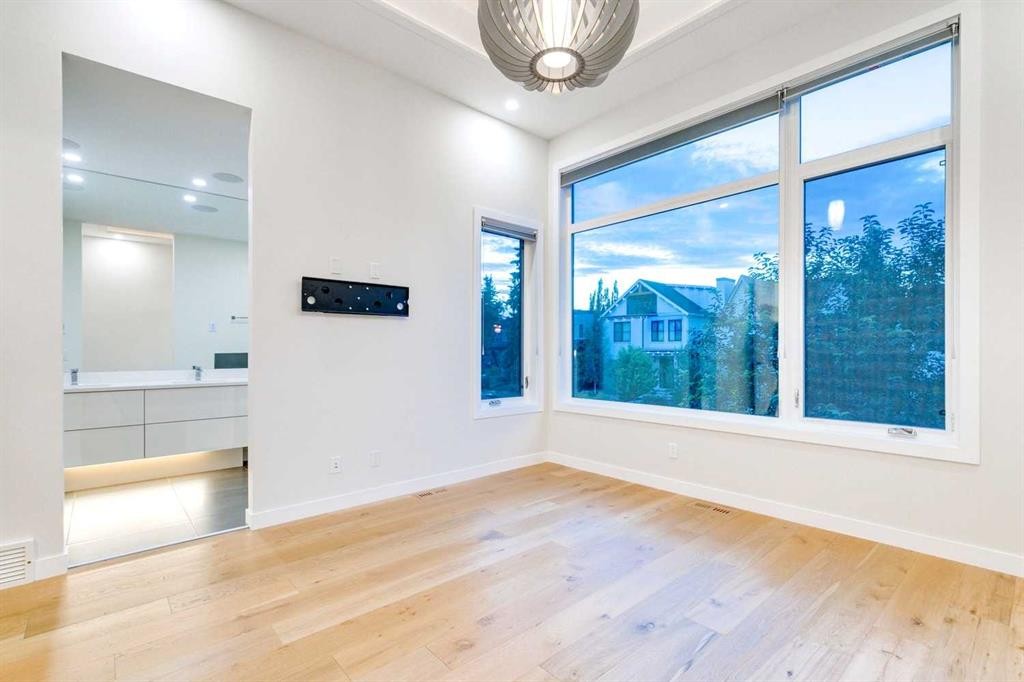 2039 44 Avenue Sw, Calgary, AB - Indoor Photo Showing Other Room