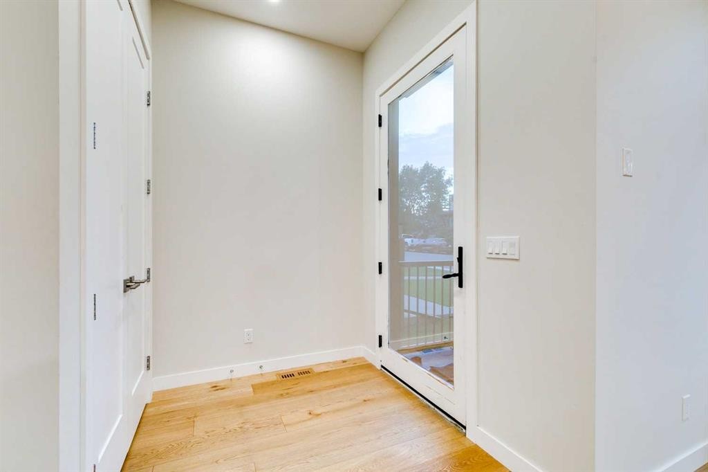 2039 44 Avenue Sw, Calgary, AB - Indoor Photo Showing Other Room