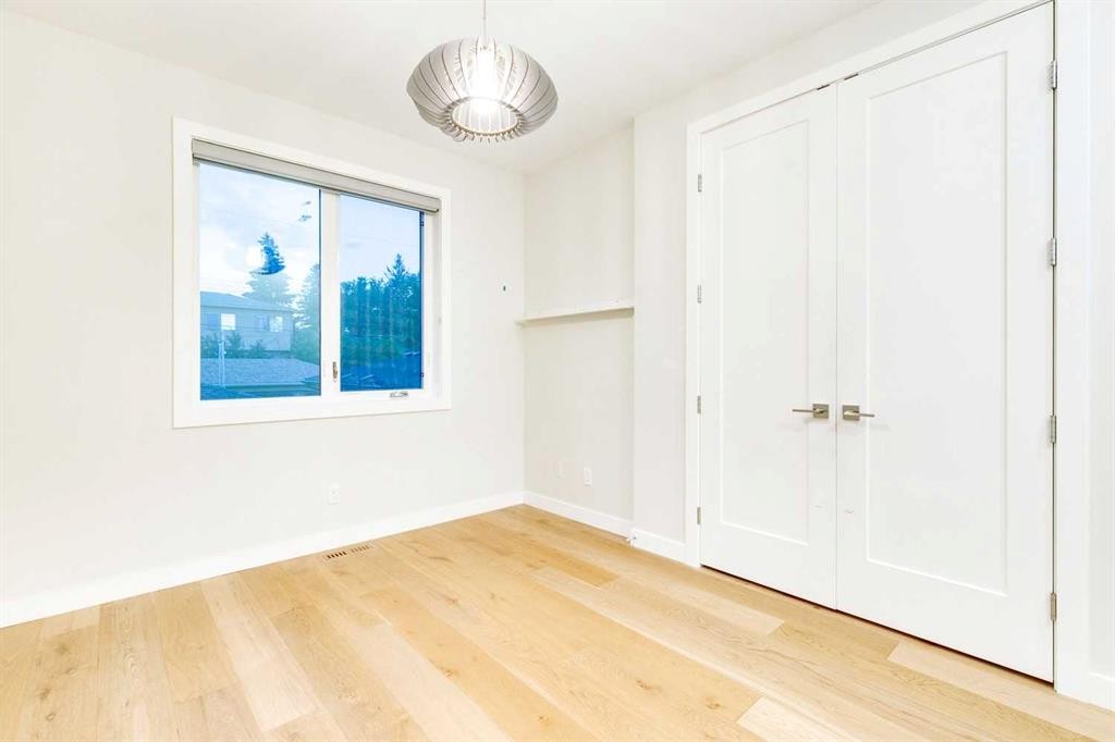 2039 44 Avenue Sw, Calgary, AB - Indoor Photo Showing Other Room
