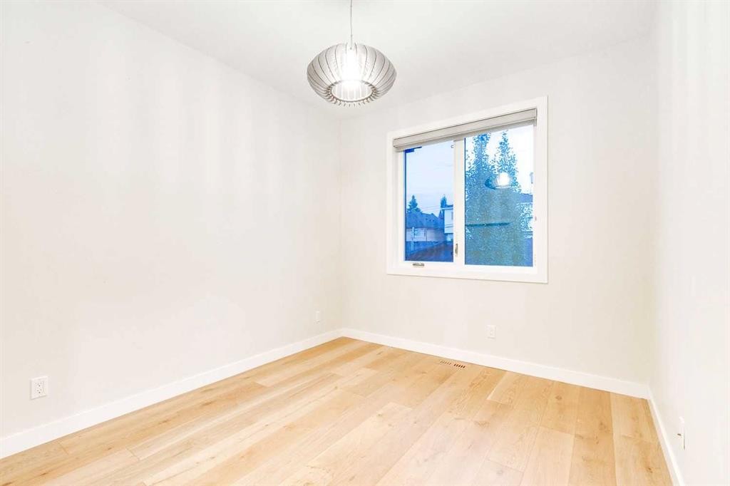 2039 44 Avenue Sw, Calgary, AB - Indoor Photo Showing Other Room