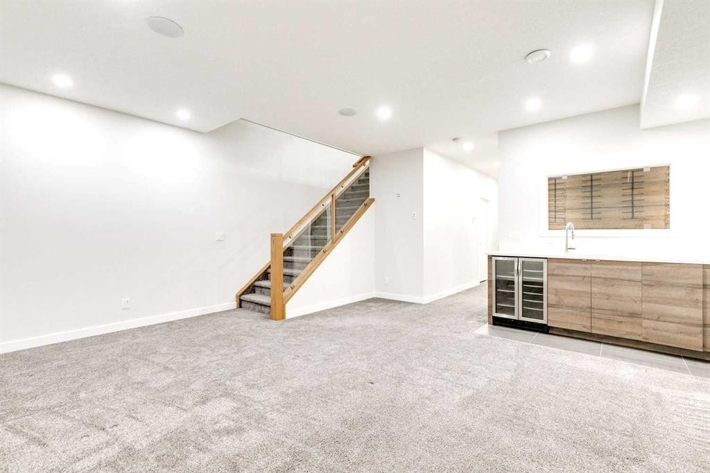 2039 44 Avenue Sw, Calgary, AB - Indoor