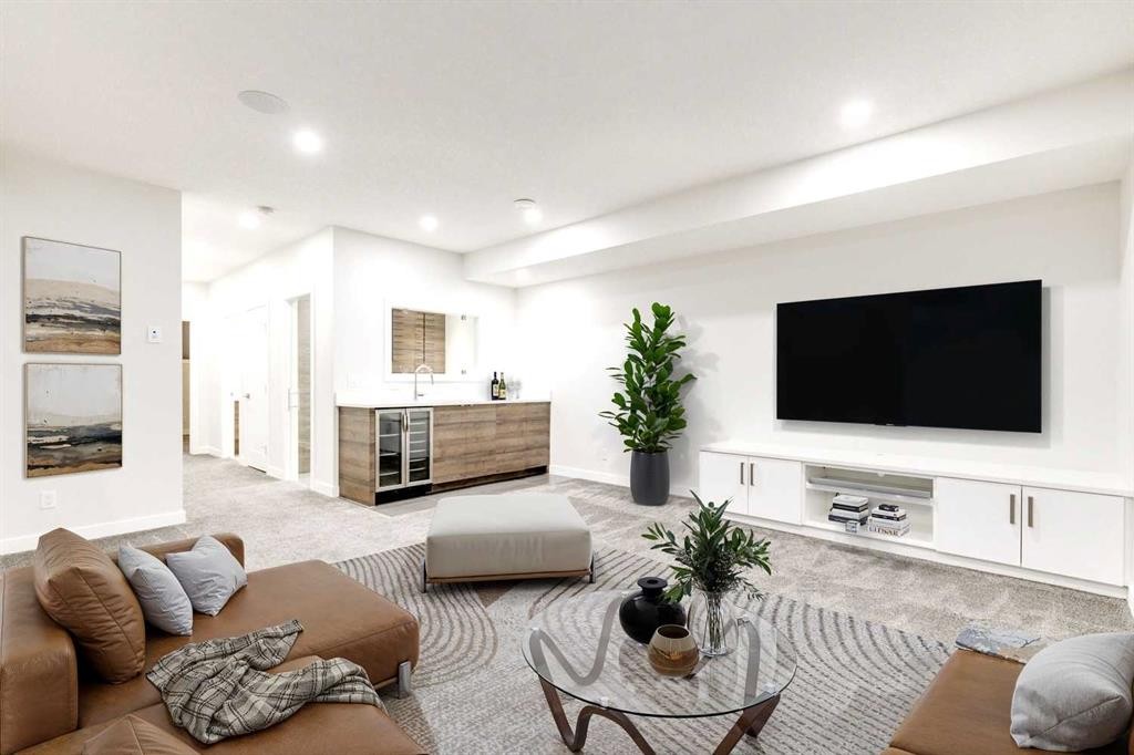 2039 44 Avenue Sw, Calgary, AB - Indoor Photo Showing Living Room