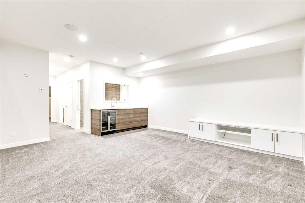 2039 44 Avenue Sw, Calgary, AB - Indoor
