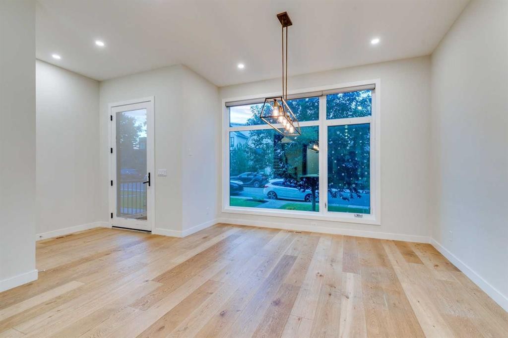 2039 44 Avenue Sw, Calgary, AB - Indoor Photo Showing Other Room
