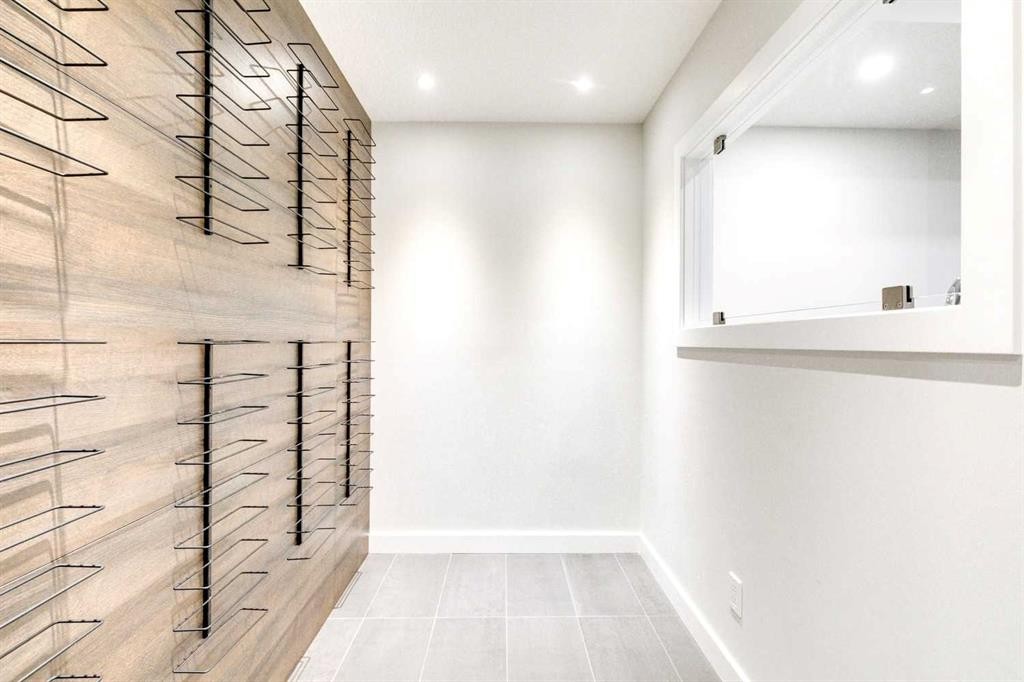 2039 44 Avenue Sw, Calgary, AB - Indoor Photo Showing Other Room