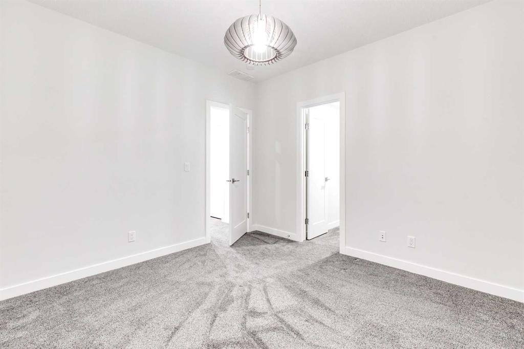 2039 44 Avenue Sw, Calgary, AB - Indoor Photo Showing Other Room