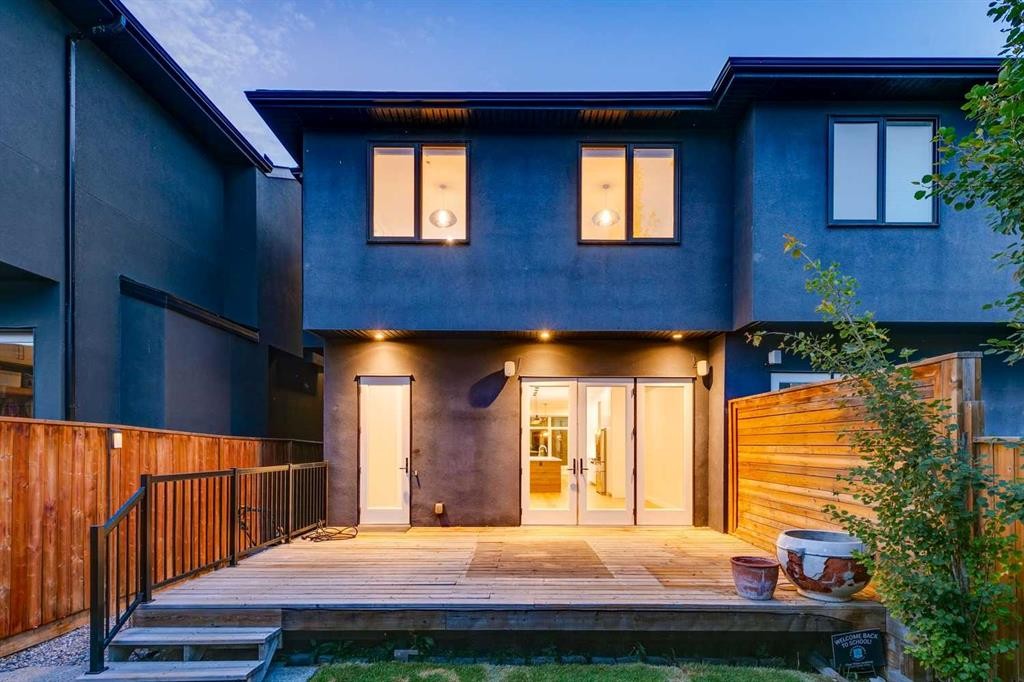 2039 44 Avenue Sw, Calgary, AB - Outdoor With Exterior