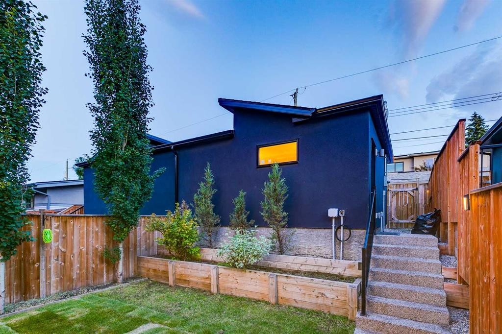 2039 44 Avenue Sw, Calgary, AB - Outdoor