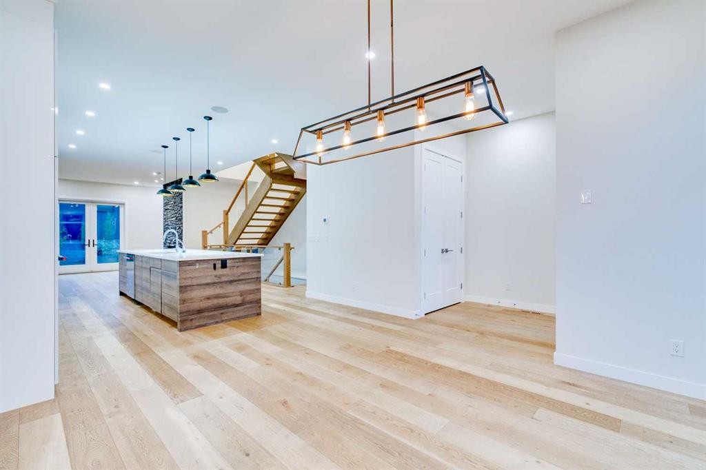 2039 44 Avenue Sw, Calgary, AB - Indoor Photo Showing Other Room