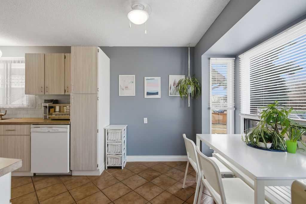 96 Abberfield Crescent Ne, Calgary, AB - Indoor