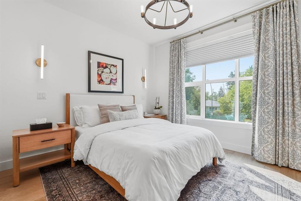 736 35 Street Nw, Calgary, AB - Indoor Photo Showing Bedroom