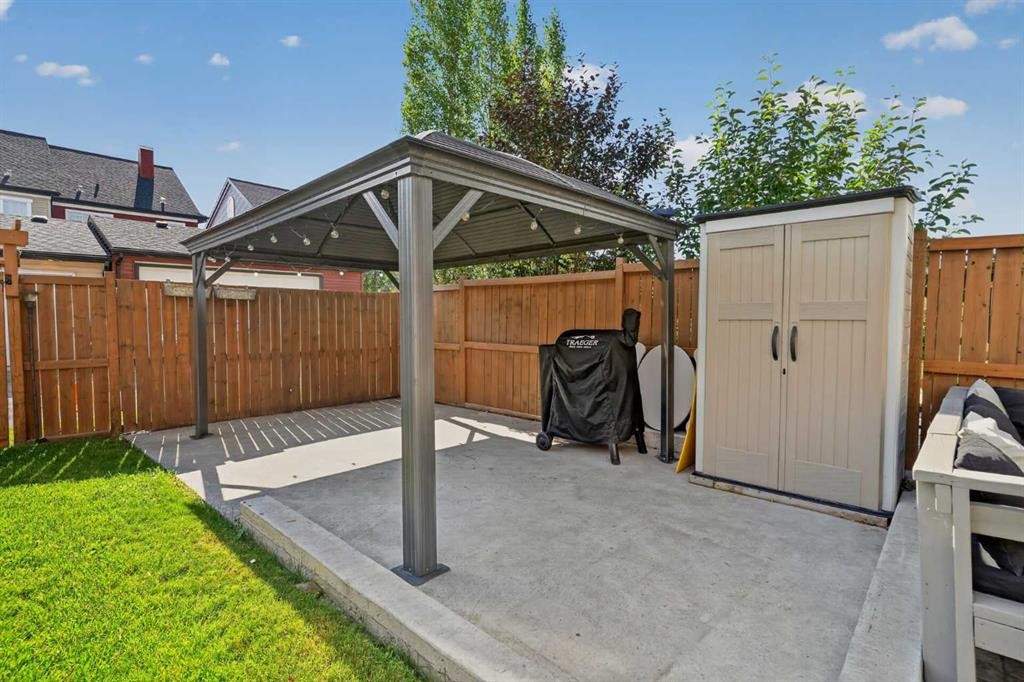 50 Legacy Close Se, Calgary, AB - Outdoor