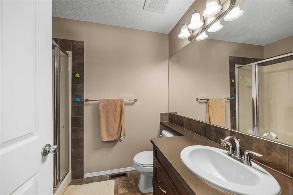 32 Panatella Common Nw, Calgary, AB - Indoor Photo Showing Bathroom