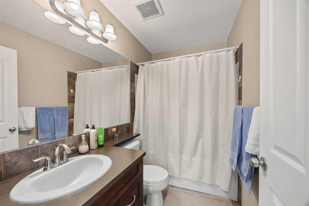 32 Panatella Common Nw, Calgary, AB - Indoor Photo Showing Bathroom