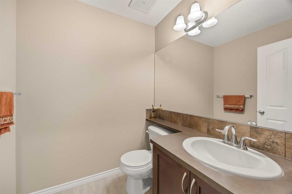 32 Panatella Common Nw, Calgary, AB - Indoor Photo Showing Bathroom