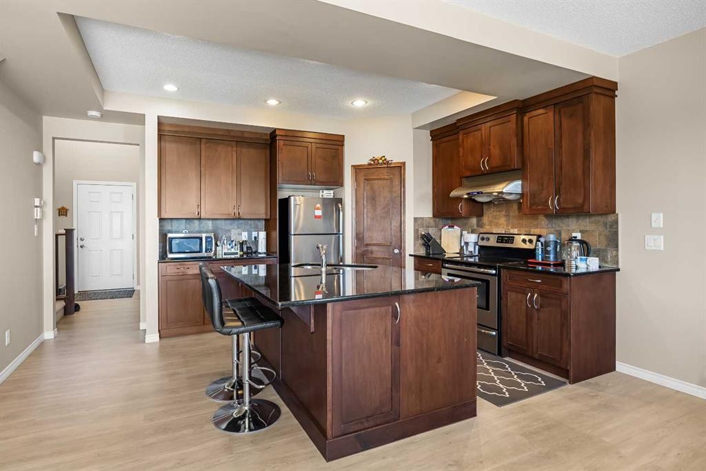 32 Panatella Common Nw, Calgary, AB - Indoor Photo Showing Kitchen