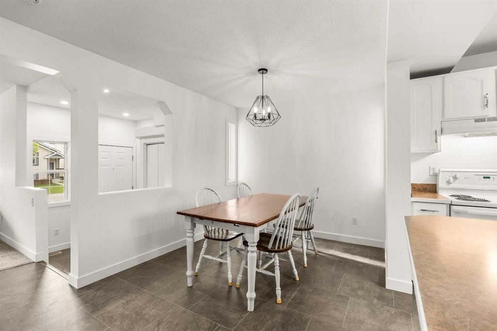 223 Coventry Road Ne, Calgary, AB - Indoor Photo Showing Other Room