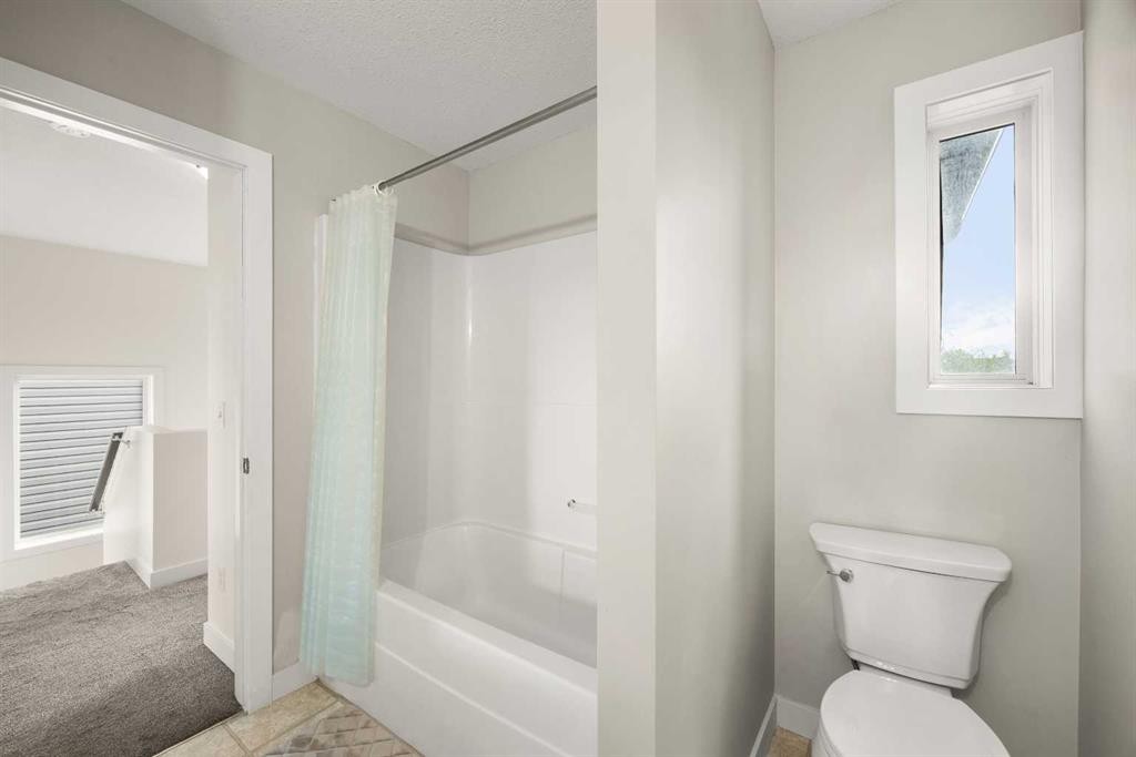 223 Coventry Road Ne, Calgary, AB - Indoor Photo Showing Bathroom
