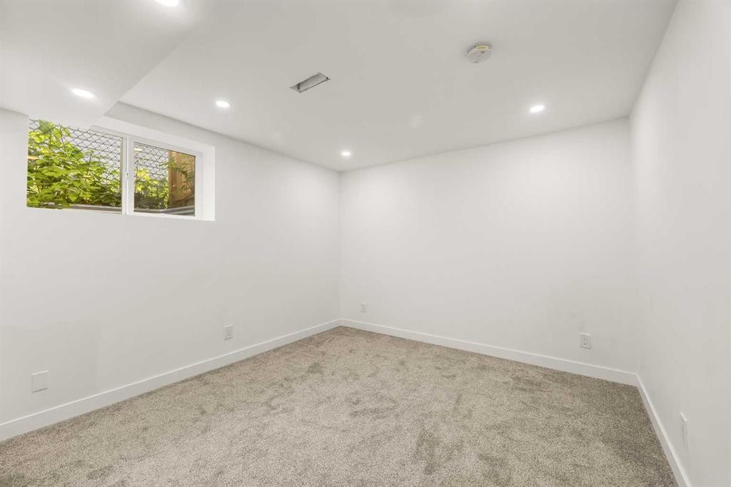 223 Coventry Road Ne, Calgary, AB - Indoor Photo Showing Other Room