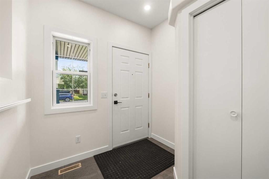 223 Coventry Road Ne, Calgary, AB - Indoor Photo Showing Other Room