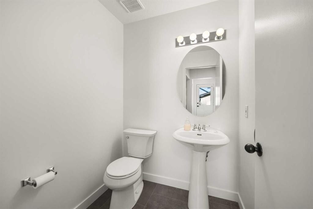 223 Coventry Road Ne, Calgary, AB - Indoor Photo Showing Bathroom
