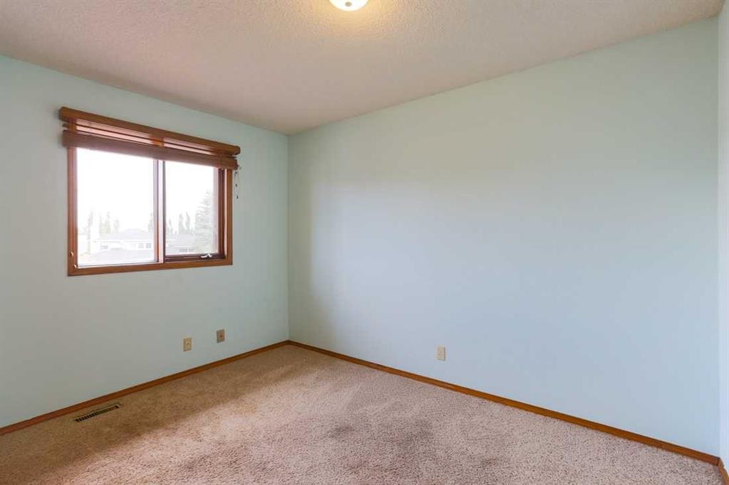 89 Athabasca Crescent, Crossfield, AB - Indoor Photo Showing Other Room