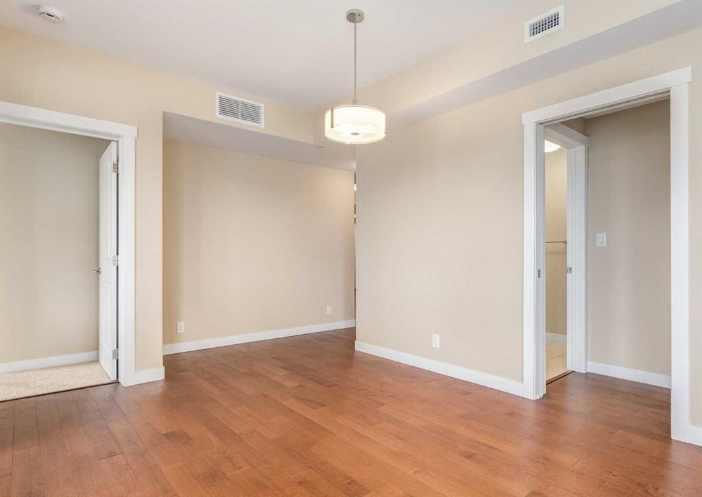 408-32 Varsity Estates Circle Nw, Calgary, AB - Indoor Photo Showing Other Room
