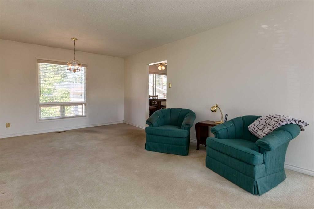 228 Maple Court Crescent Se, Calgary, AB - Indoor
