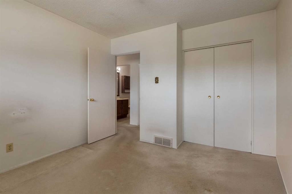 228 Maple Court Crescent Se, Calgary, AB - Indoor Photo Showing Other Room