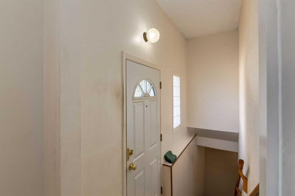 228 Maple Court Crescent Se, Calgary, AB - Indoor Photo Showing Other Room