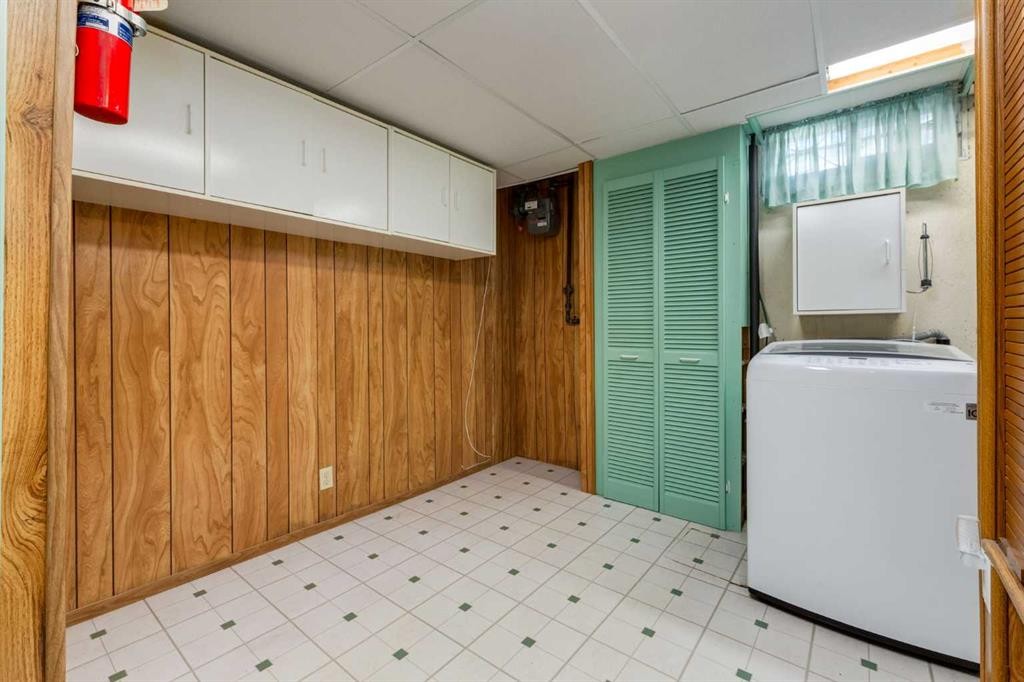 228 Maple Court Crescent Se, Calgary, AB - Indoor