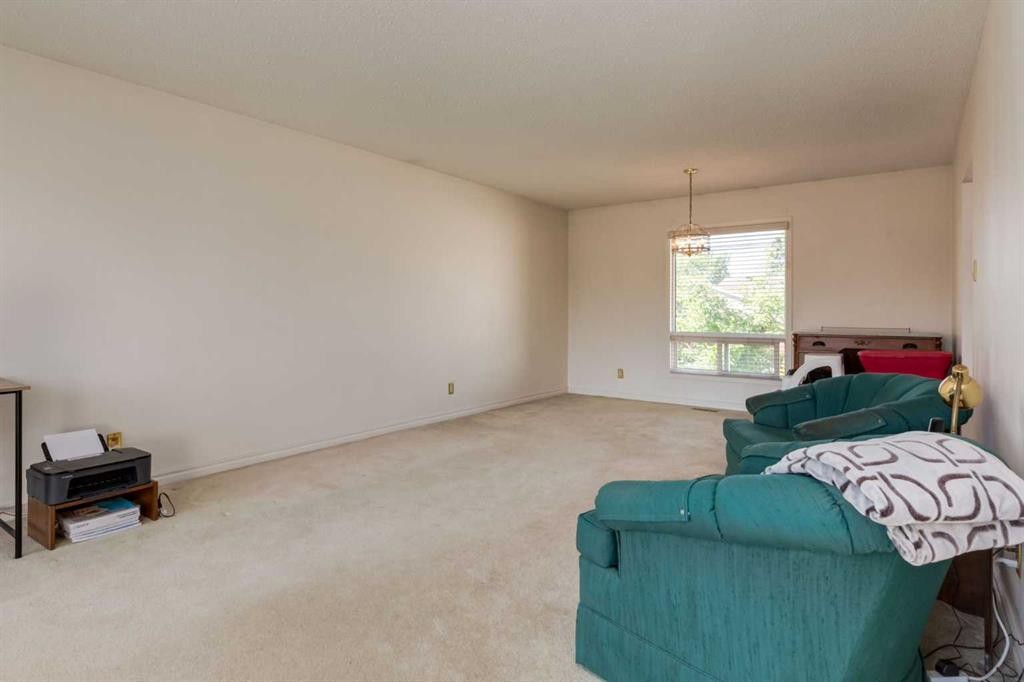 228 Maple Court Crescent Se, Calgary, AB - Indoor