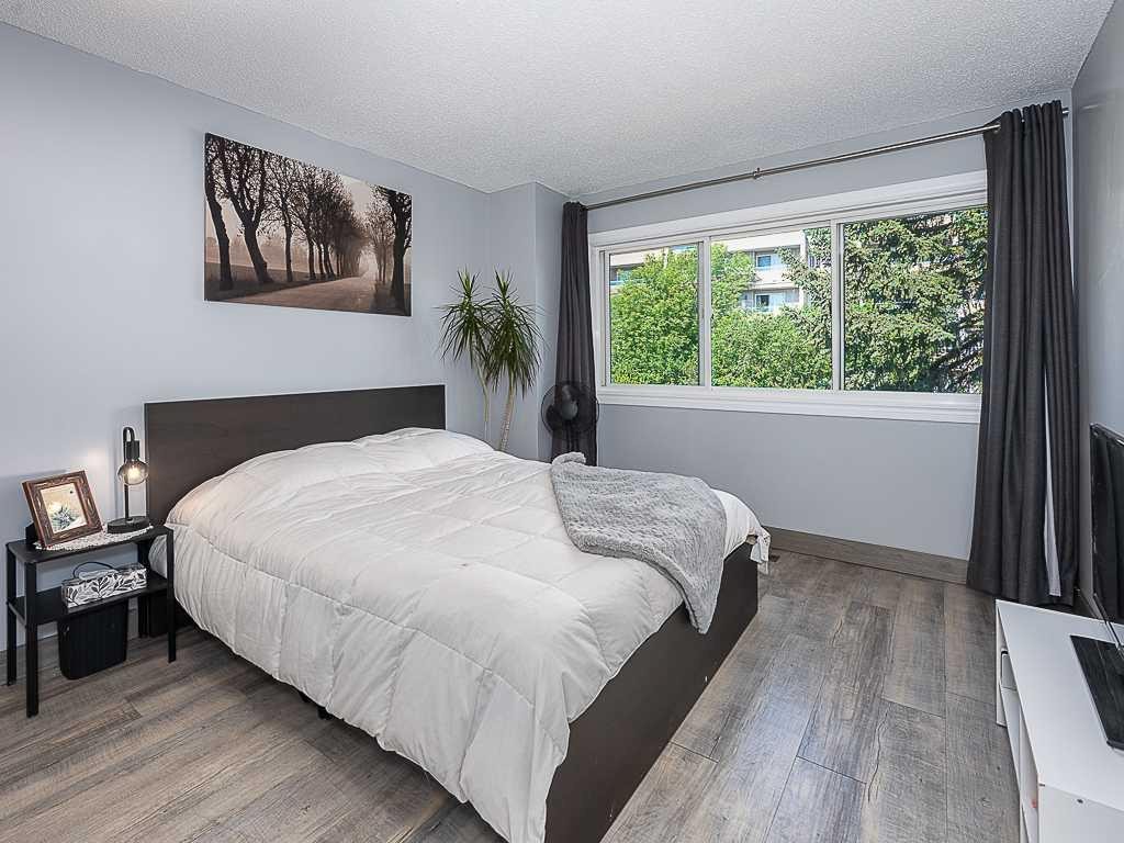 5-93 Grier Place Ne, Calgary, AB - Indoor Photo Showing Bedroom