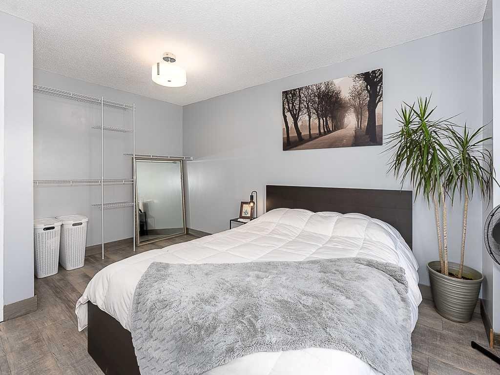 5-93 Grier Place Ne, Calgary, AB - Indoor Photo Showing Bedroom