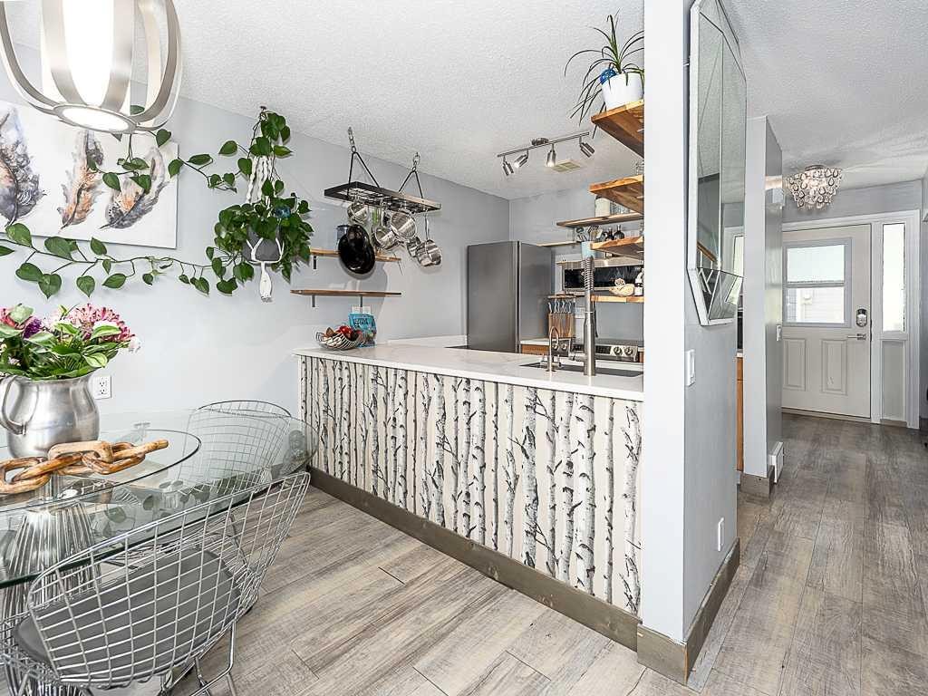 5-93 Grier Place Ne, Calgary, AB - Indoor Photo Showing Other Room